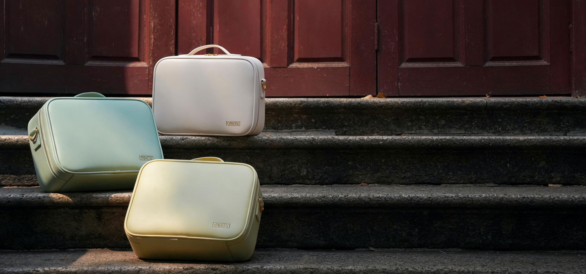 Portable, waterproof, leak-proof for easy travel